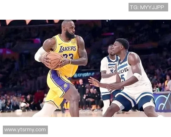 灰熊与爵士激战正酣NBA赛场精彩对决引发球迷热议